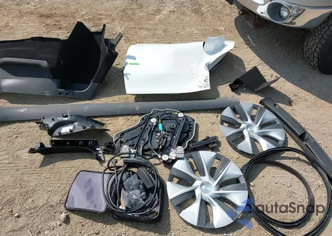 2023 Tesla Model Y Awd/Long Range Dual Motor All-Wheel Drive из США, поврежденный, VIN 7SAYGAEE6PF661250